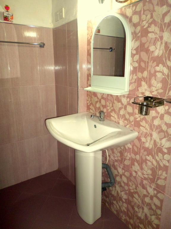 Lion Rest Hotel Анурадхапура Екстериор снимка